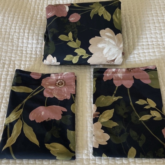 IKEA Blekfryle Navy and Pink Floral Duvet and 2 Shams- Full/Queen - Picture 5 of 5